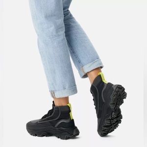 WOMEN'S KINETIC™ BREAKTHRU VENTURE MID BOOT 9.5